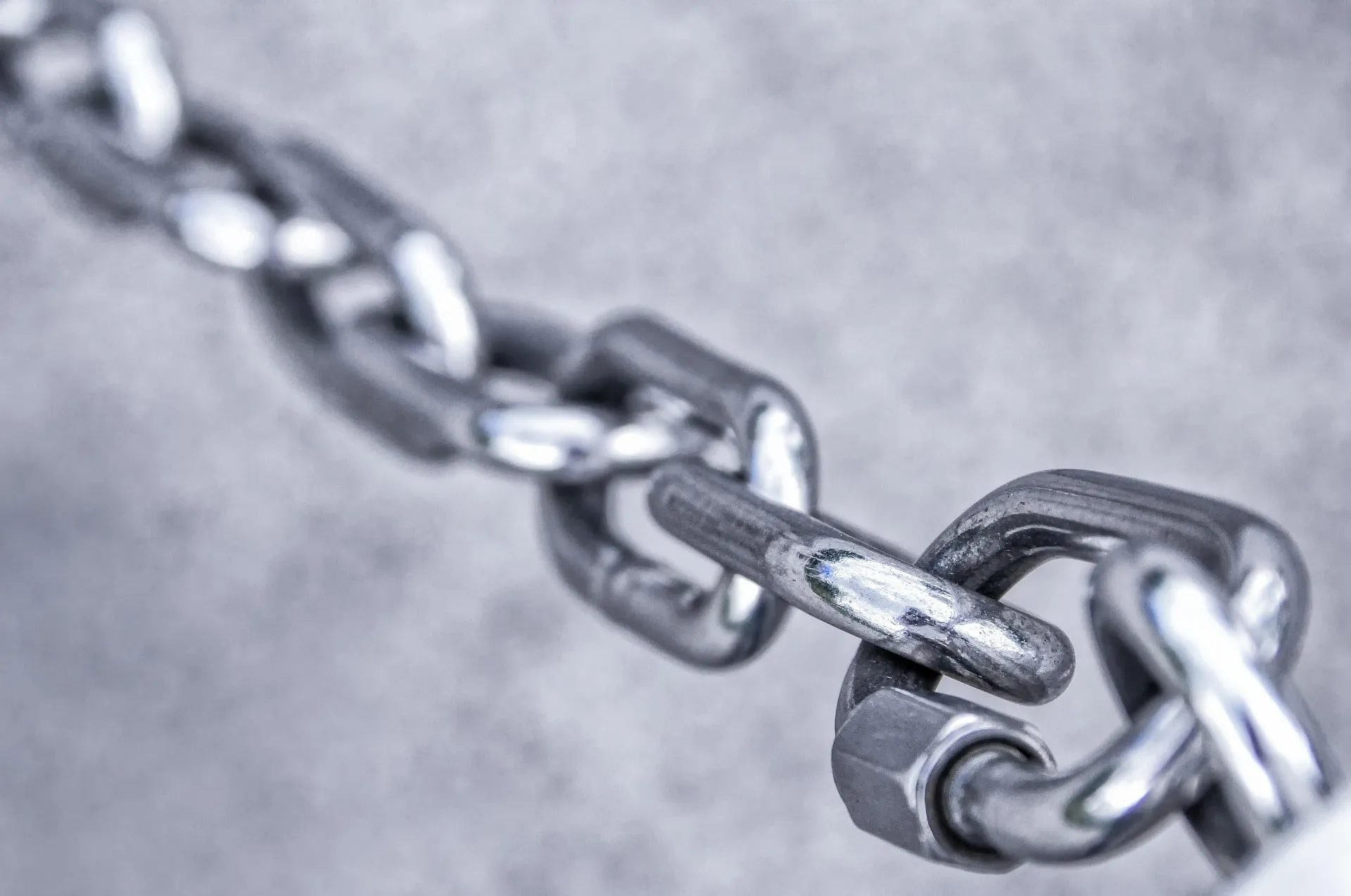 Chaîne métallique, symbole de protection